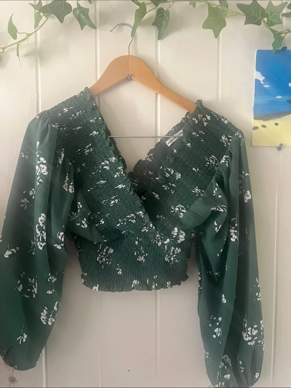 🍅🍓🍇🍒Abercrombie & Fitch Dark Green Floral Smocked V-Neck Blouse
